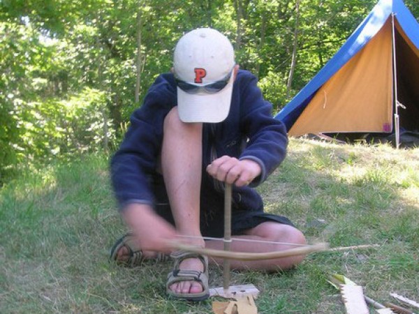 Faire du feu avec un arc